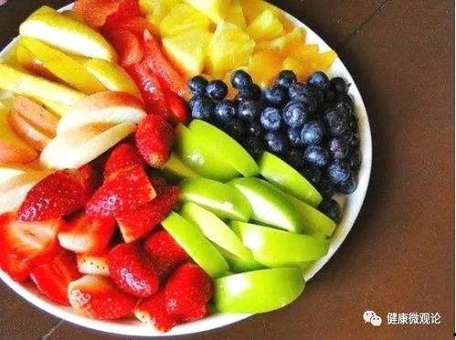 南职食堂吃瓜,瓜香四溢，美食盛宴尽享其中